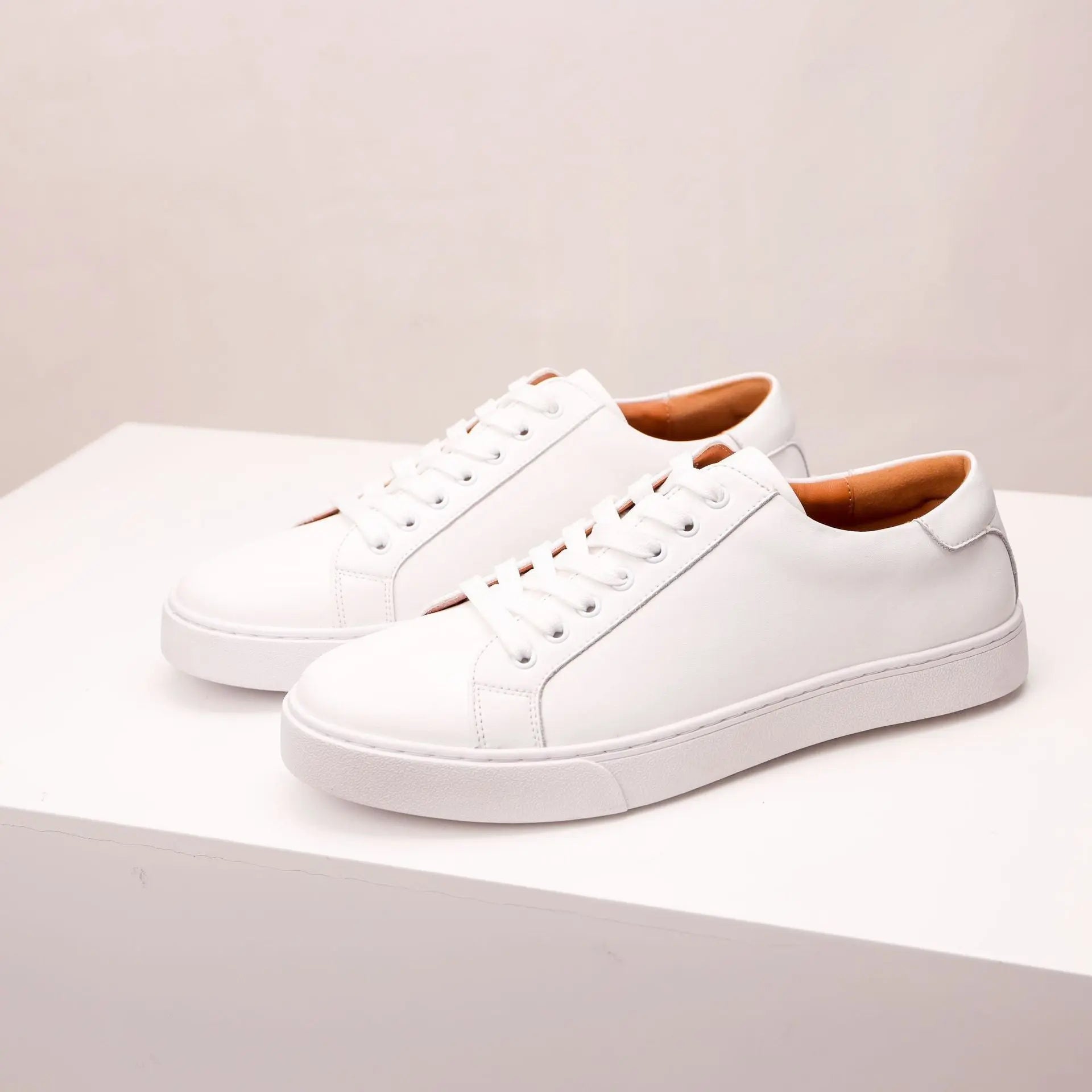 LEATHER LACE-UP SNEAKER - Dhago